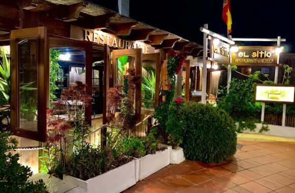 ElSitio Vinoteca–restaurantes Costa de Almeria restos Mojacar street