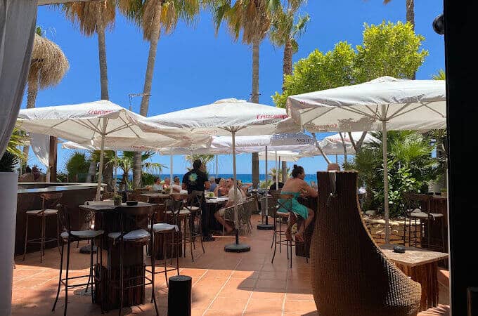 Lua mojaca beach chiringuito bar de plage lua mojacar restaurant & beach club–costa de almeria–www.pulpi.eu terraza