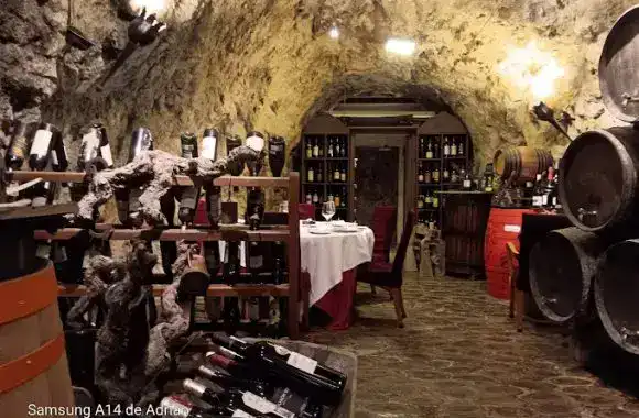 La Gruta Almeria Costa de Almeria www.pulpi .eu restos restaurantes resto vino