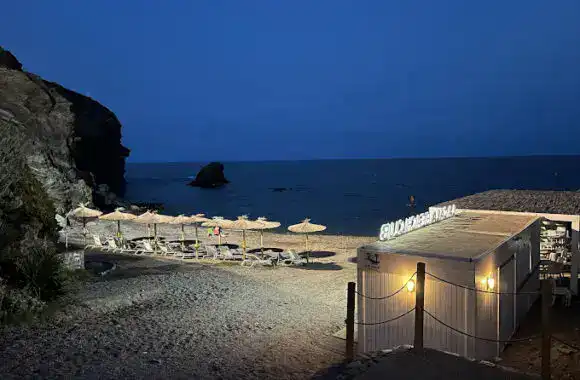 La Cala Atamaria noche