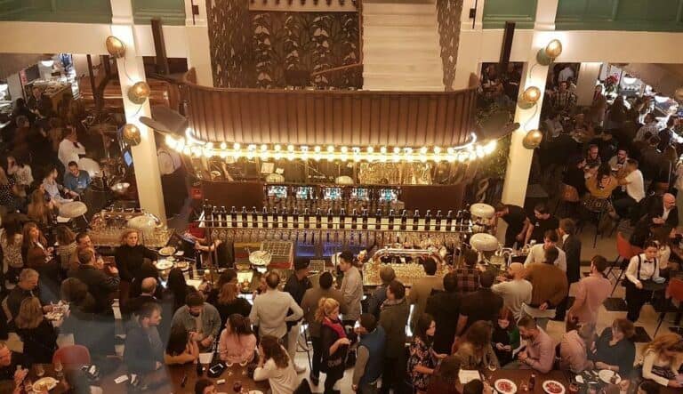 Mercado de Correos Murcia Murcie Almeria people