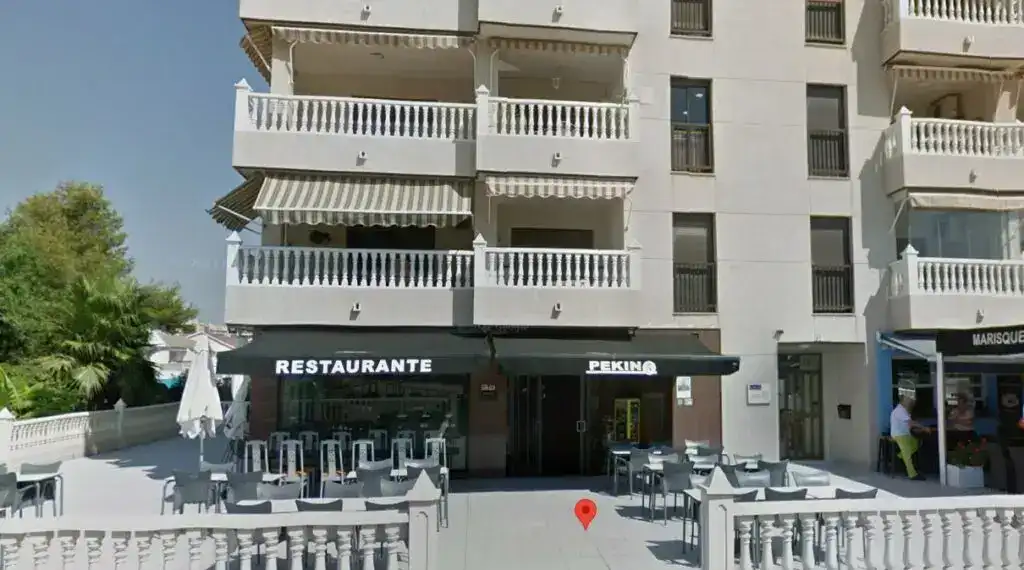 Chino Pekin 5 Mojacar Costa de Almeria restos street