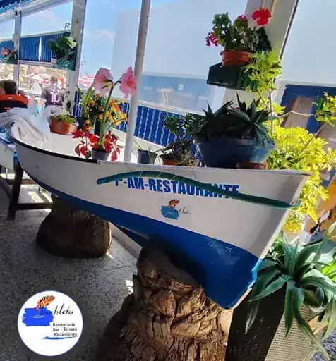Isleta del Moro Cabo de Gata Almeria restos restaurants restaurante Costa de Almeria barco