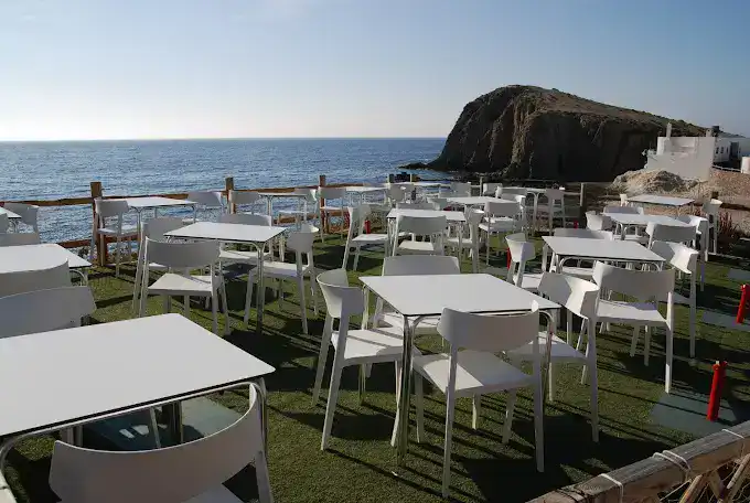 La Ola Isleta del Moro Cabo de Gata Nijar Restos Restaurantes terraza