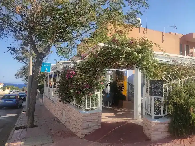 Cafe Bar La Vuelta Mazarron Costa de Almeria restos restaurantes street
