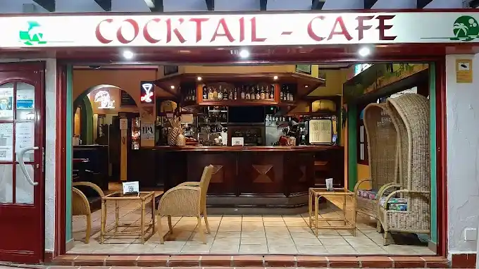 Van Gogh Pub Mar Menor Costa de Almeria restos restaurantes street