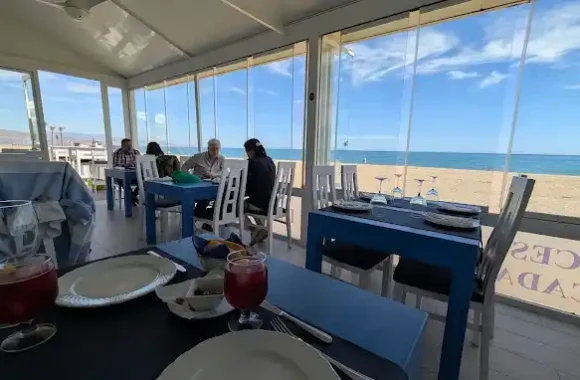 Chiringuito La Barraca Roquetas de Mar Almeria restos restaurantes Costa de Almeria terraza