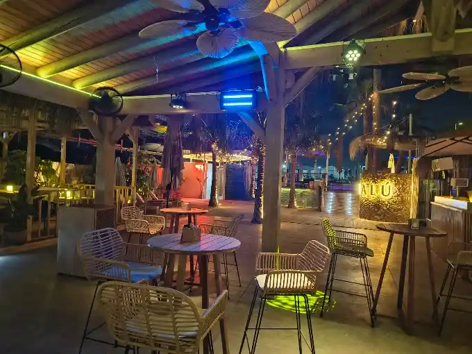 Nalu Beach Club Alicante restos restaurantes pool lounge www.naviro.es