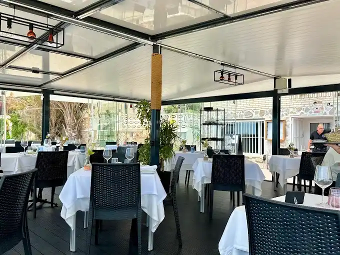 Guille Torrevieja Alicante Sudeste de Espana restaurante restos playa terraza