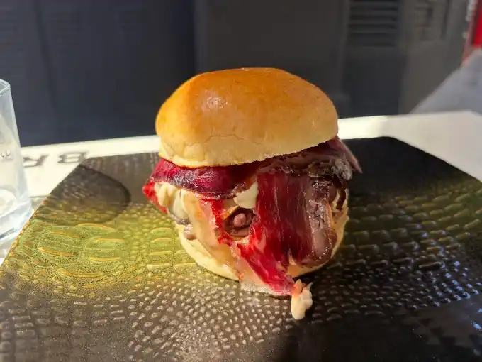 Nuria Street Valencia restos restaurantes burger