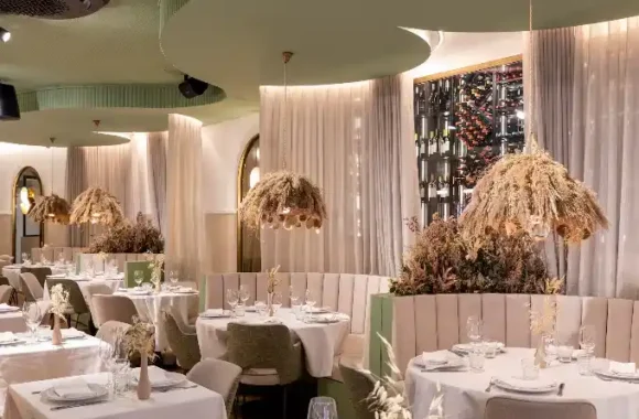 Puerta del Mar Valencia Sudeste de Espana restaurante restos salle