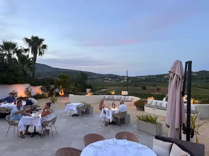 brasserie Bodega la Finca Alicante Sudeste de Espana restaurante restos terraza