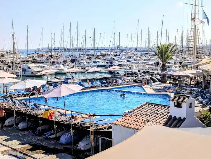 Bianco Sea Emotion Torrevieja Sudeste de Espana restaurante restos puerta
