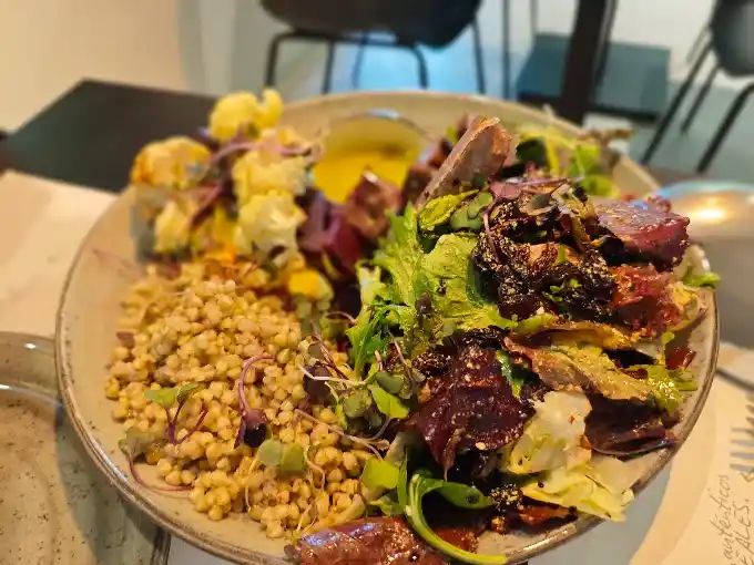 Disidente vegan Valencia Sudeste de Espana restaurante restos platos