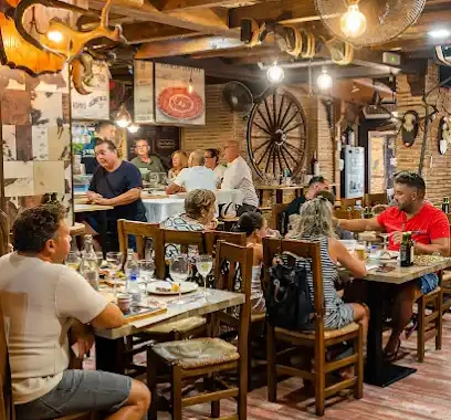 Meson El Huertano Torrevieja este de Espana restaurante restos interior